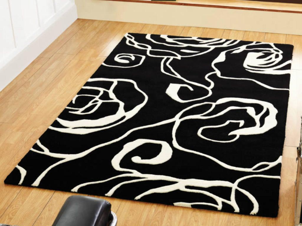 Black and White 8x10 Rug