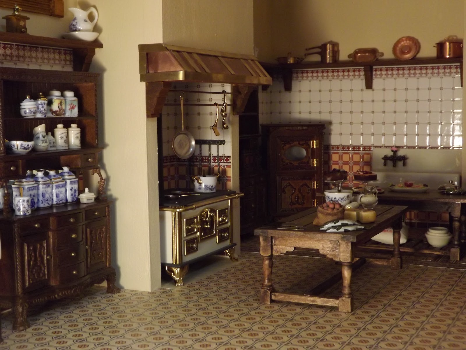 Miniature Victorian Dollhouse Furniture