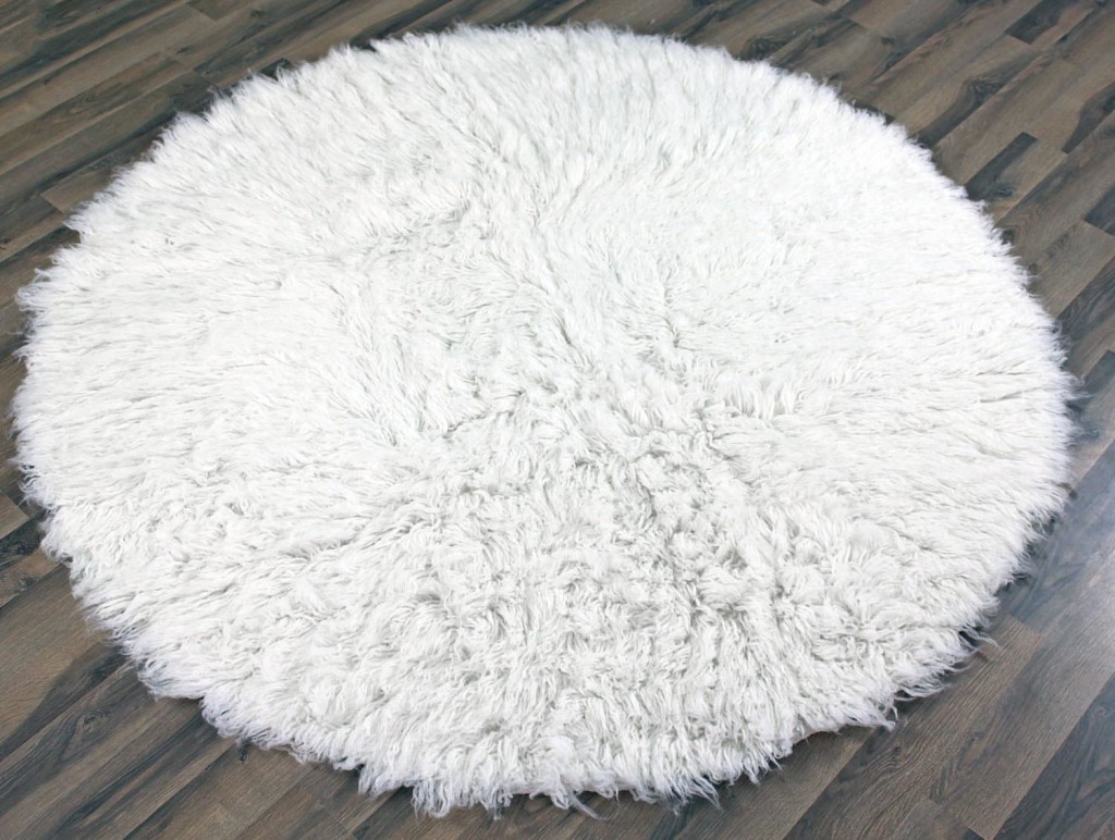 Round White Fluffy Rug