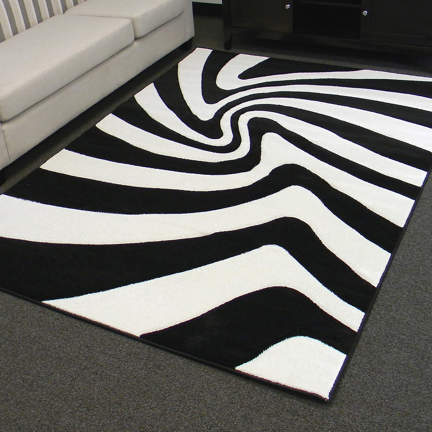 Black and White Area Rug will Look Great in Your Living Room